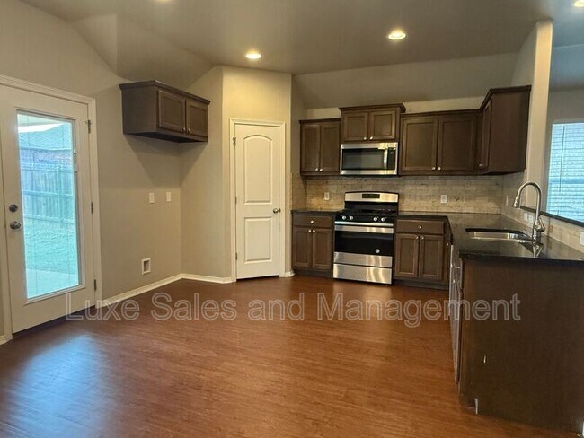 Building Photo - 2408 Alta Vista Ln