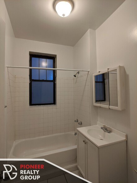 Building Photo - 717 W Barry Ave