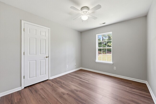 Building Photo - 2872 Oasis Ln