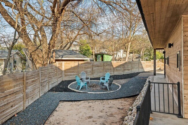 Building Photo - 902 Garden Villa Ct