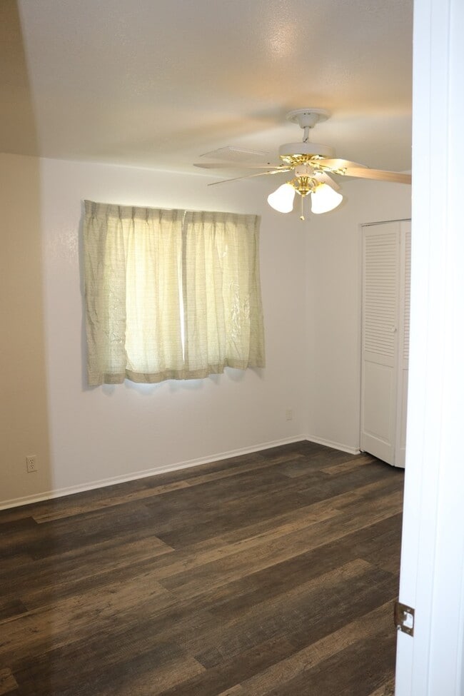 Building Photo - 4 bedrooms House for rent