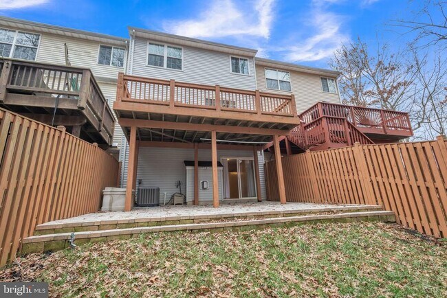 Building Photo - 2602 Streamview Dr