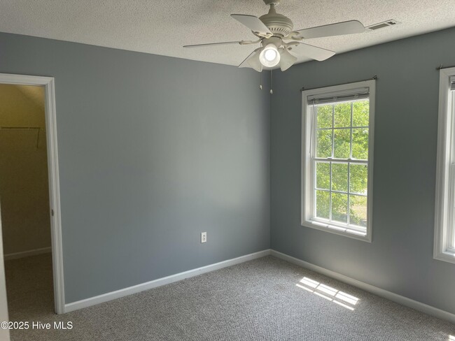 Building Photo - 151 Bayshore Dr
