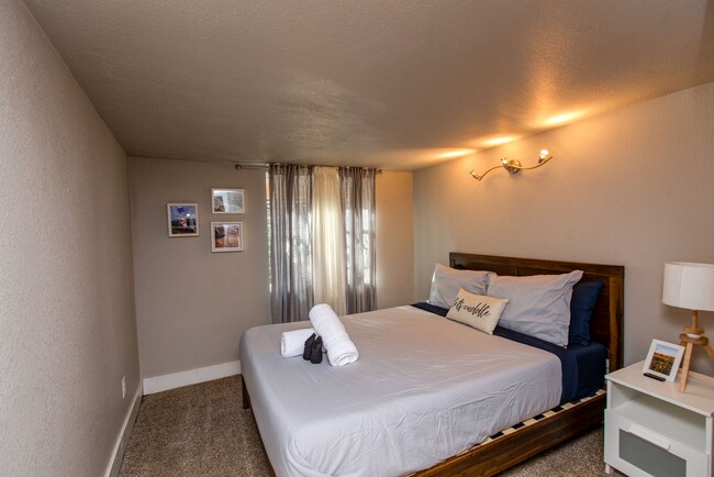 Building Photo - Stunning Remodeled Downtown Craftsman 3BD ...