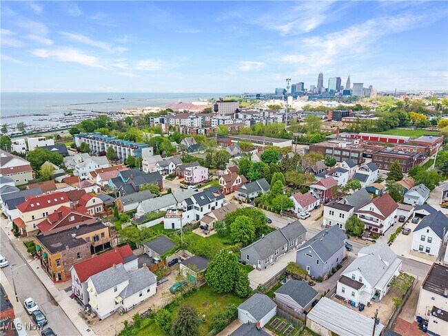 Building Photo - 1276 W 67th St
