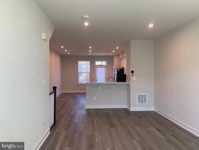 Building Photo - 14036 Sunrise Valley Dr