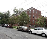 Building Photo - 1418 Someset Place NW