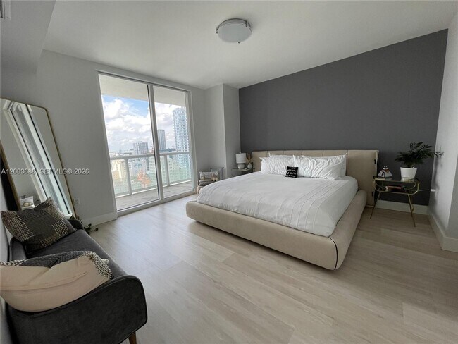 Building Photo - 50 Biscayne Blvd