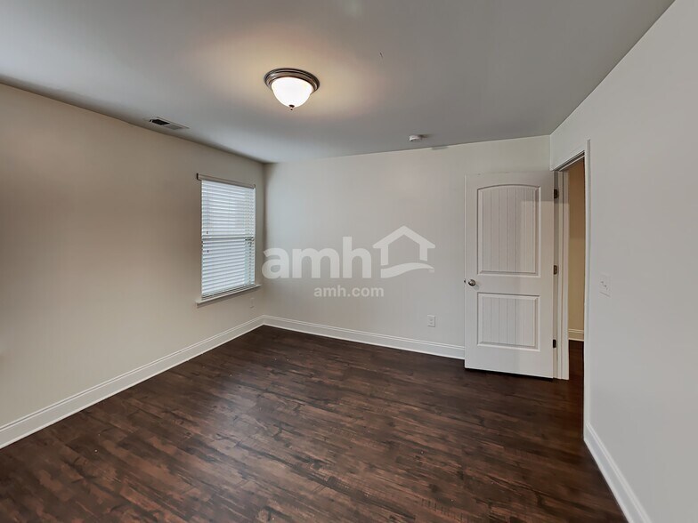 Building Photo - 1712 Weatherbrook Cir