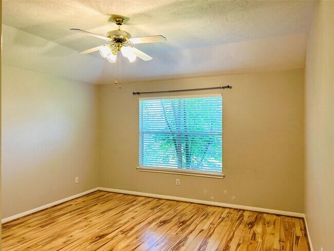 Building Photo - 1404 Helmsley Dr