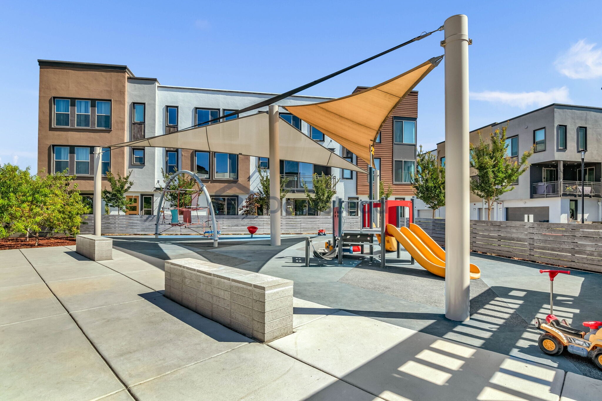 Building Photo - 25443 Parklane Dr