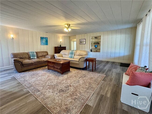 Building Photo - 233 Quacco Rd