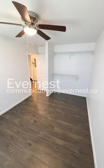 Building Photo - 422 Country Downs Dr