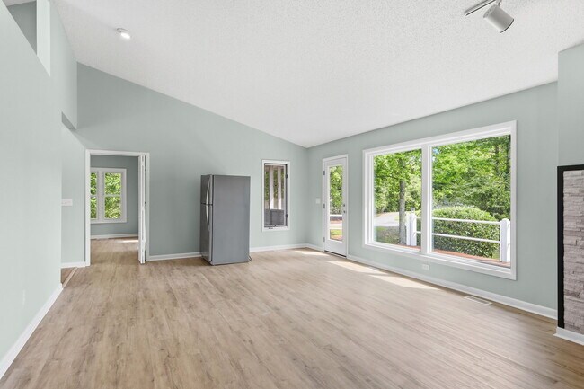 Building Photo - 304 Lord Granville Dr