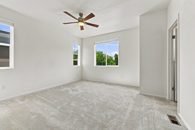 Building Photo - $2,495.95 - 3 Bed, 2.5 Bath Townhome in Aurora with Central AC and In Unit Laundry!