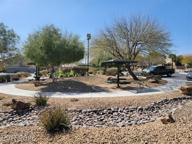 Building Photo - FANTASTIC SOUTHWEST TOWNHOME IN A GATED COMMUNITY!