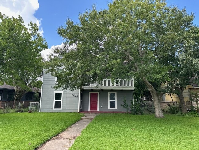 Primary Photo - 1226 W 4th St