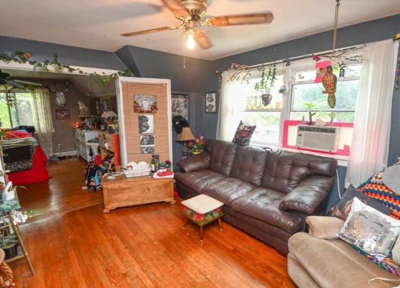 Building Photo - 3332 S Whitnall Ave