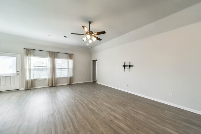Building Photo - 13030 Laura Lake Dr