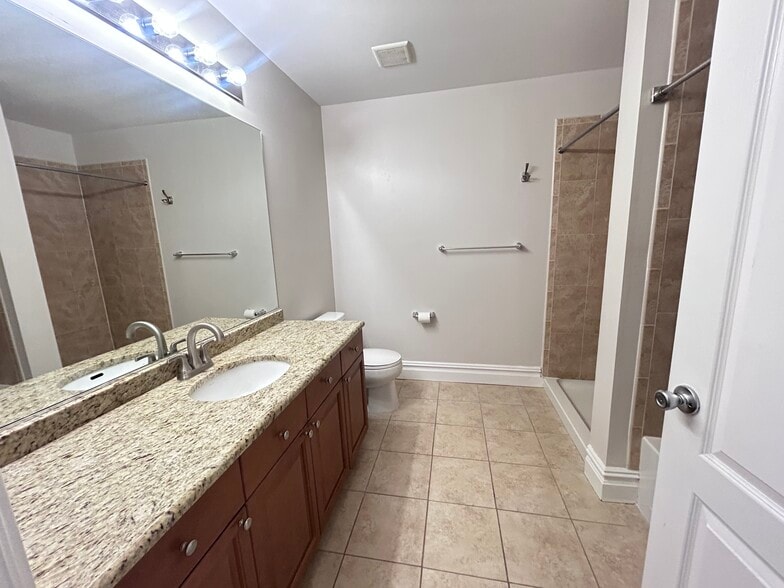 Building Photo - 1 John St