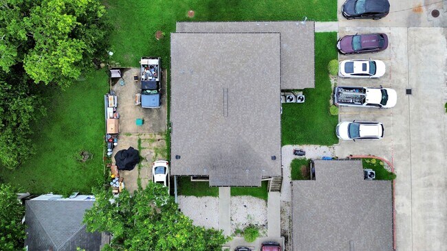 Building Photo - 706 Harris Ave