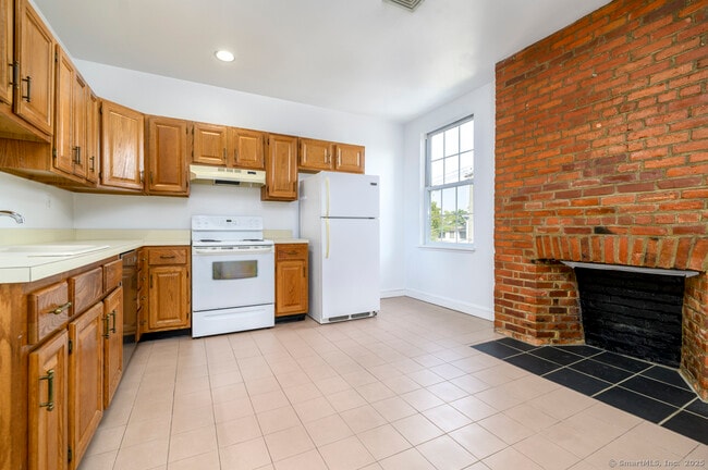 Building Photo - 104 East Ave