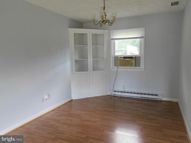 Building Photo - 14 Bel Voi Dr