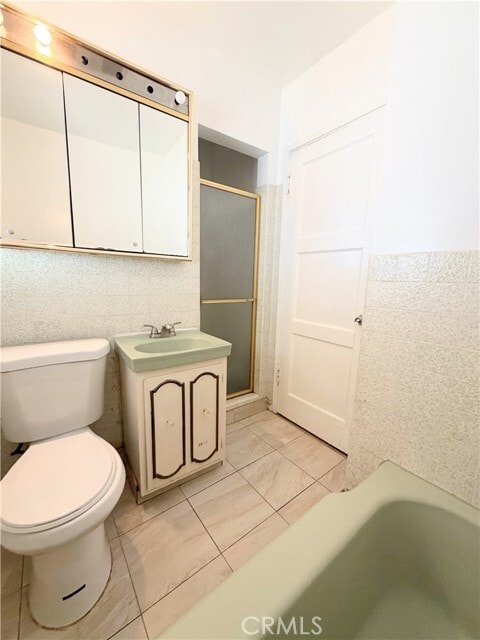 Building Photo - 708 Violeta Dr
