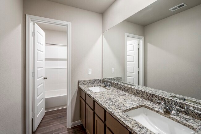 Building Photo - 2421 Shellcracker Dr