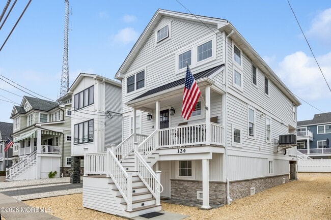 Building Photo - 124 2nd Ave