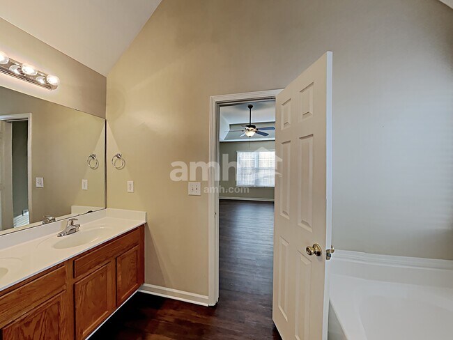 Building Photo - 4227 Springhaven Dr