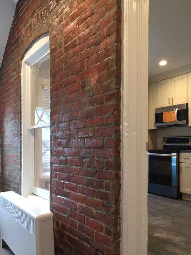 Building Photo - Just renovated 3 bed 2 bath home in emmaus.