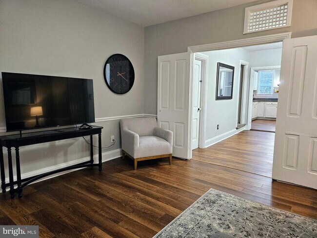 Building Photo - 279 W Main St