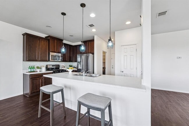 Building Photo - 288 Triumph Rd