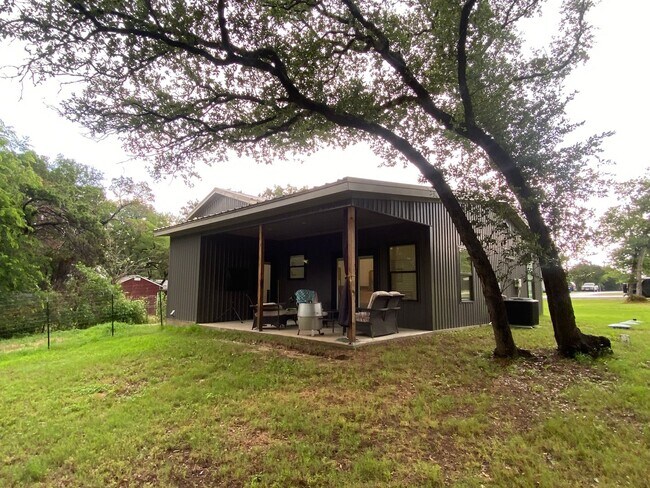 Building Photo - 2 BEDROOM NEAR LAKE BELTON