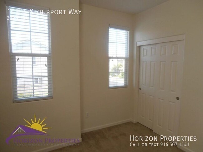 Building Photo - Modern Two-story 3 Bed 2.5 Bath 1,374 sqft...