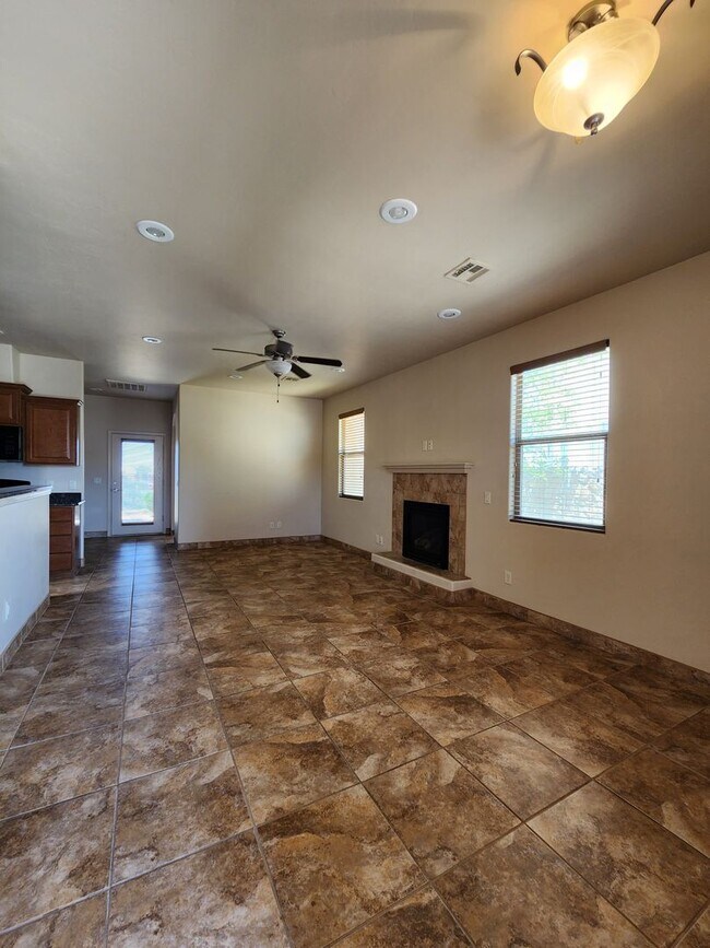 Building Photo - Sweet spot in the Pueblos at Alameda Ranch