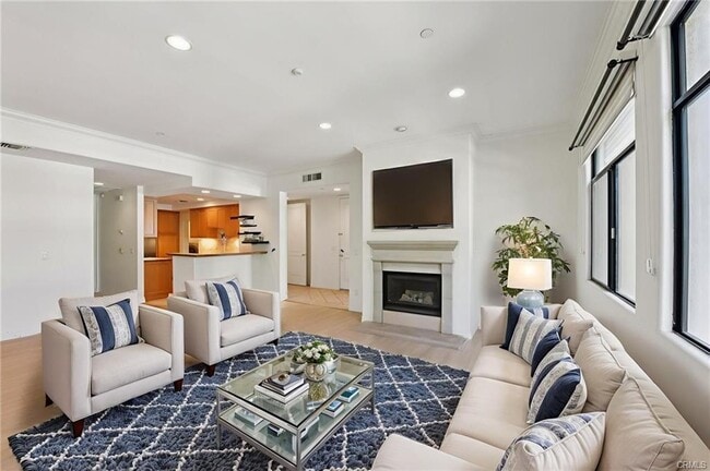 Building Photo - 742 Locust St