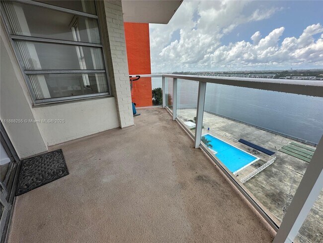 Building Photo - 1351 NE Miami Gardens Dr