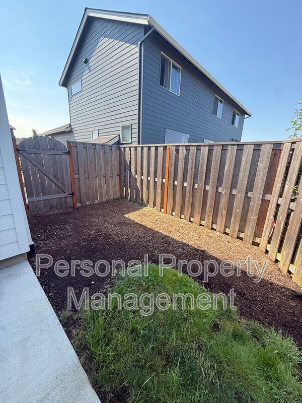 Building Photo - 1530 NW 29th Pl