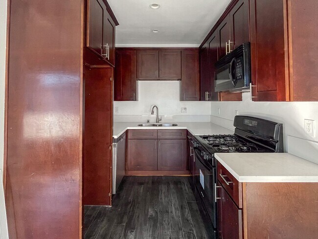 Building Photo - Chadron Twins