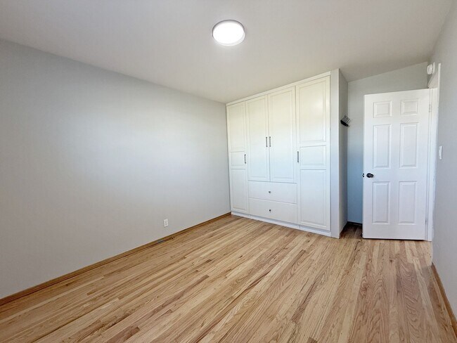 Building Photo - Nice single family home with gorgeous kitchen