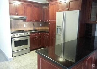 Building Photo - 3 bedroom in ASTORIA NY 11106