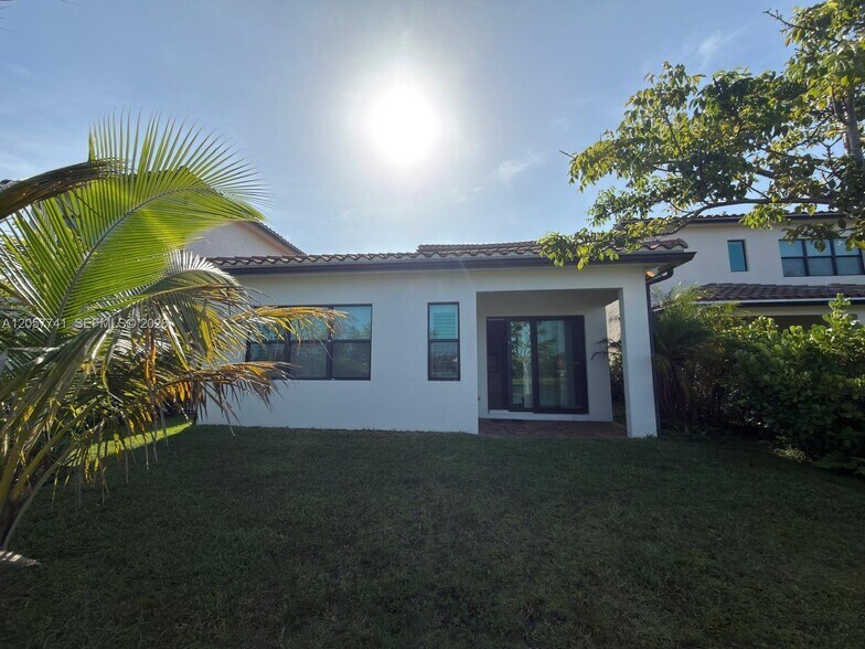 Building Photo - 455 SW 113th Ln
