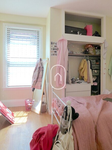 Building Photo - 5 Sussex St