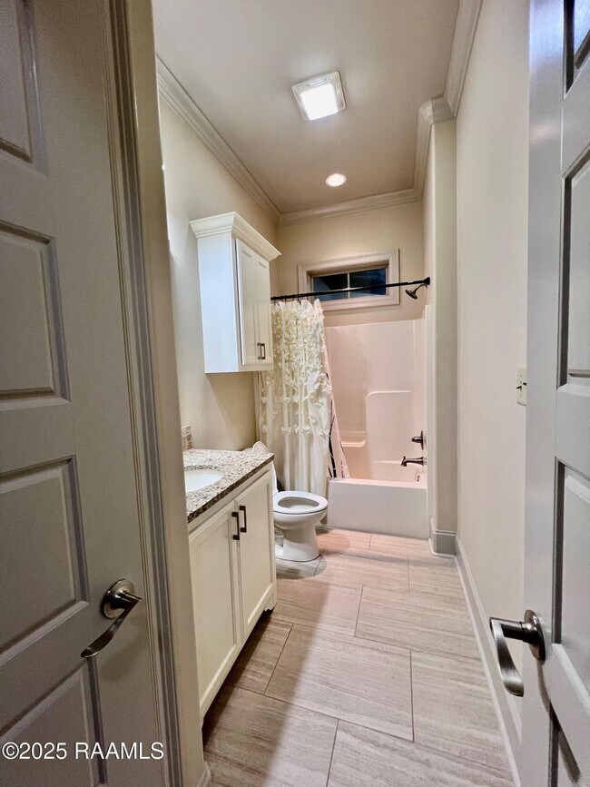 Building Photo - 411 Dunvegan Ct