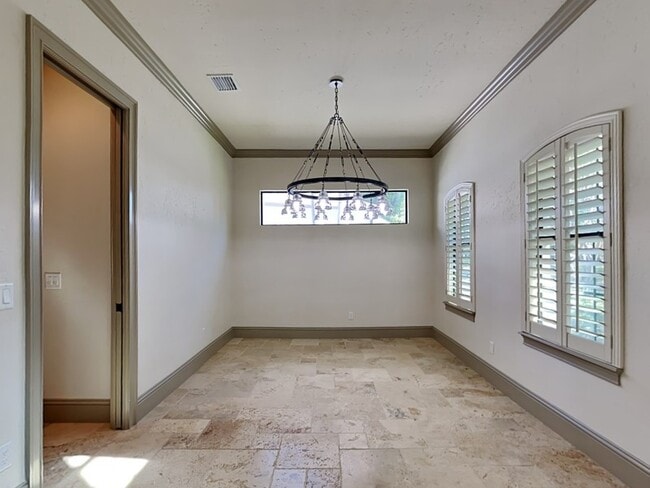 Building Photo - 1240 Poinsettia Ave