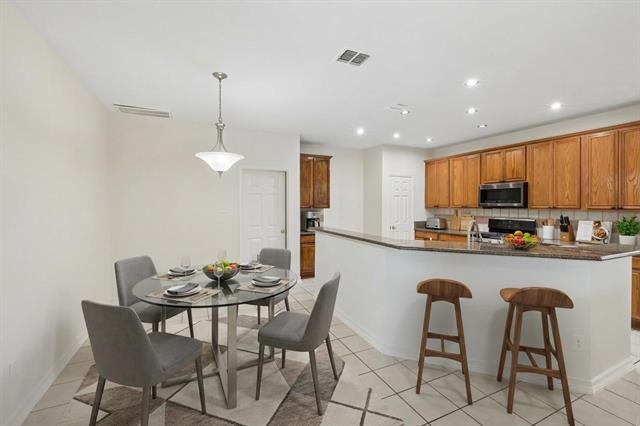 Building Photo - 1616 Broadmoor Dr