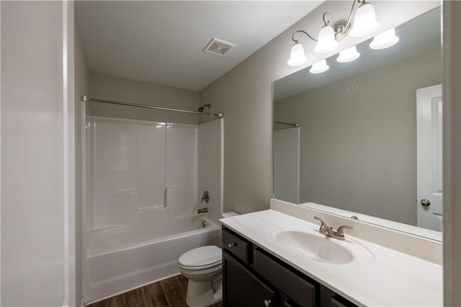 Building Photo - 221 Winterset Cir