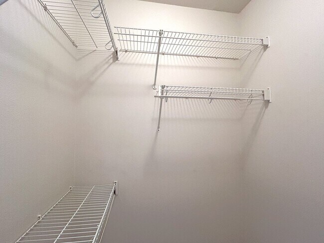 Building Photo - Gorgeous 2-bedroom Townhouse with attached...